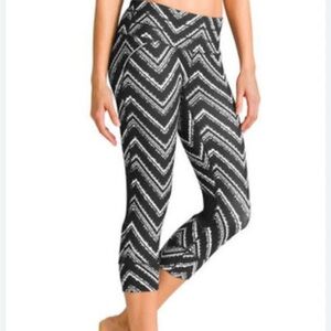 Athleta | Zig Zag Relay Capri Cropped Workout Leggings | Sz M